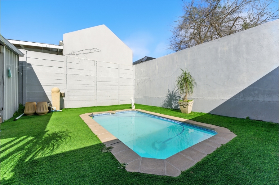 4 Bedroom Property for Sale in Lemoenkloof Western Cape
